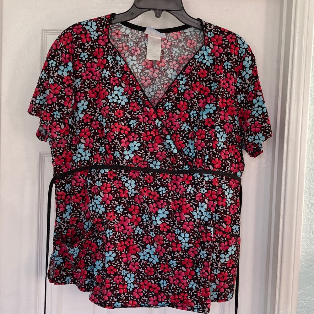 L SB Sbrubs brand tie-back Scrub Top